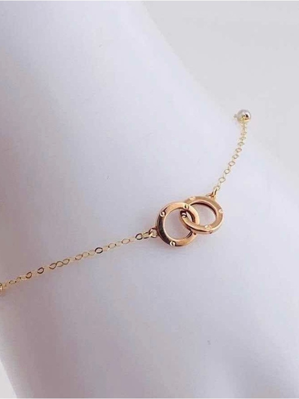 Delicate Gold Interlocking Circle Bracelet - Women Jewelry